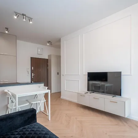 Bulwary Nad Odra Z Widokiem Na Rzeke Odre I Prywatnym Miejscem Parkingowym * Szczecin