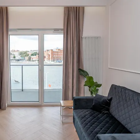 Bulwary Nad Odra Z Widokiem Na Rzeke Odre I Prywatnym Miejscem Parkingowym Apartment